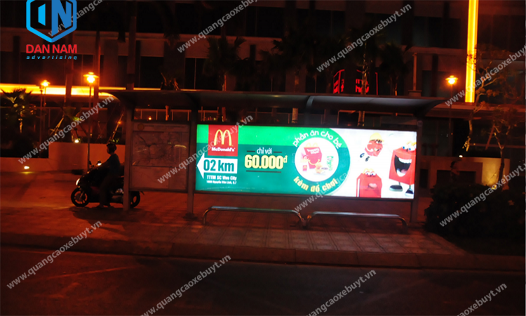 quảng cáo trạm chờ xe bus
