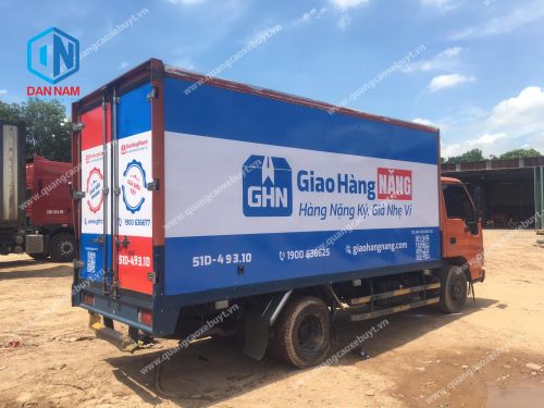 Dán decal trên thùng xe tải Dán decal trên thùng xe tải