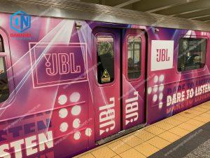 Quảng cáo trên tàu Metro