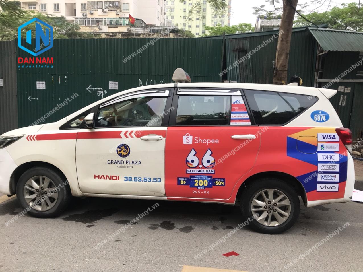 Quảng cáo trên xe taxi Group