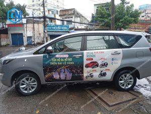 Dán decal quảng cáo trên xe ô tô