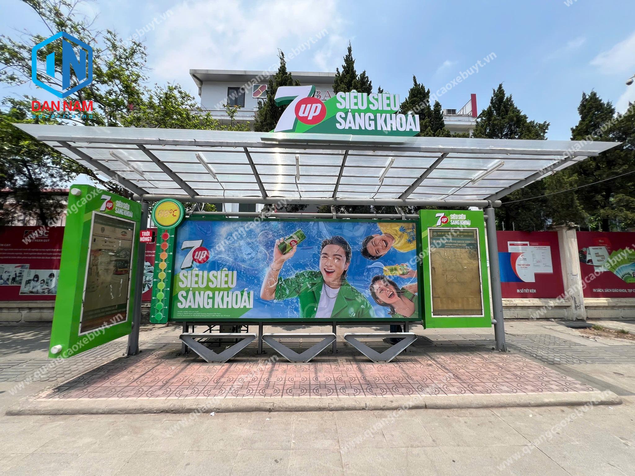 quảng cáo nhà chờ xe buýt