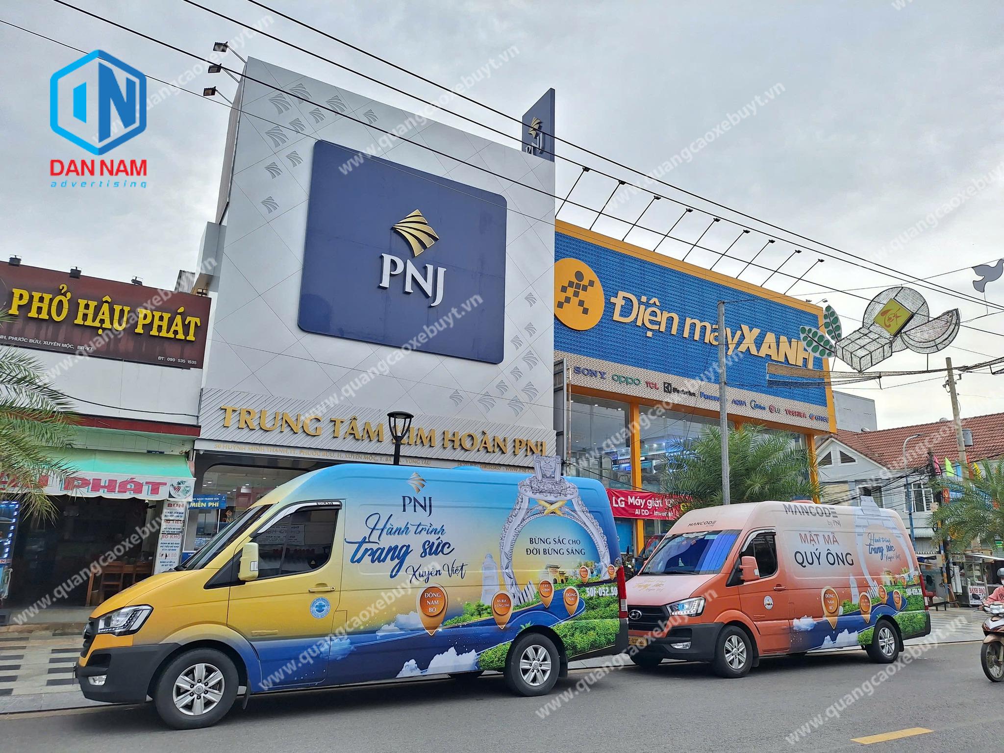 Quảng cáo trên xe tải Van