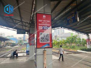 Quảng cáo tại ga metro