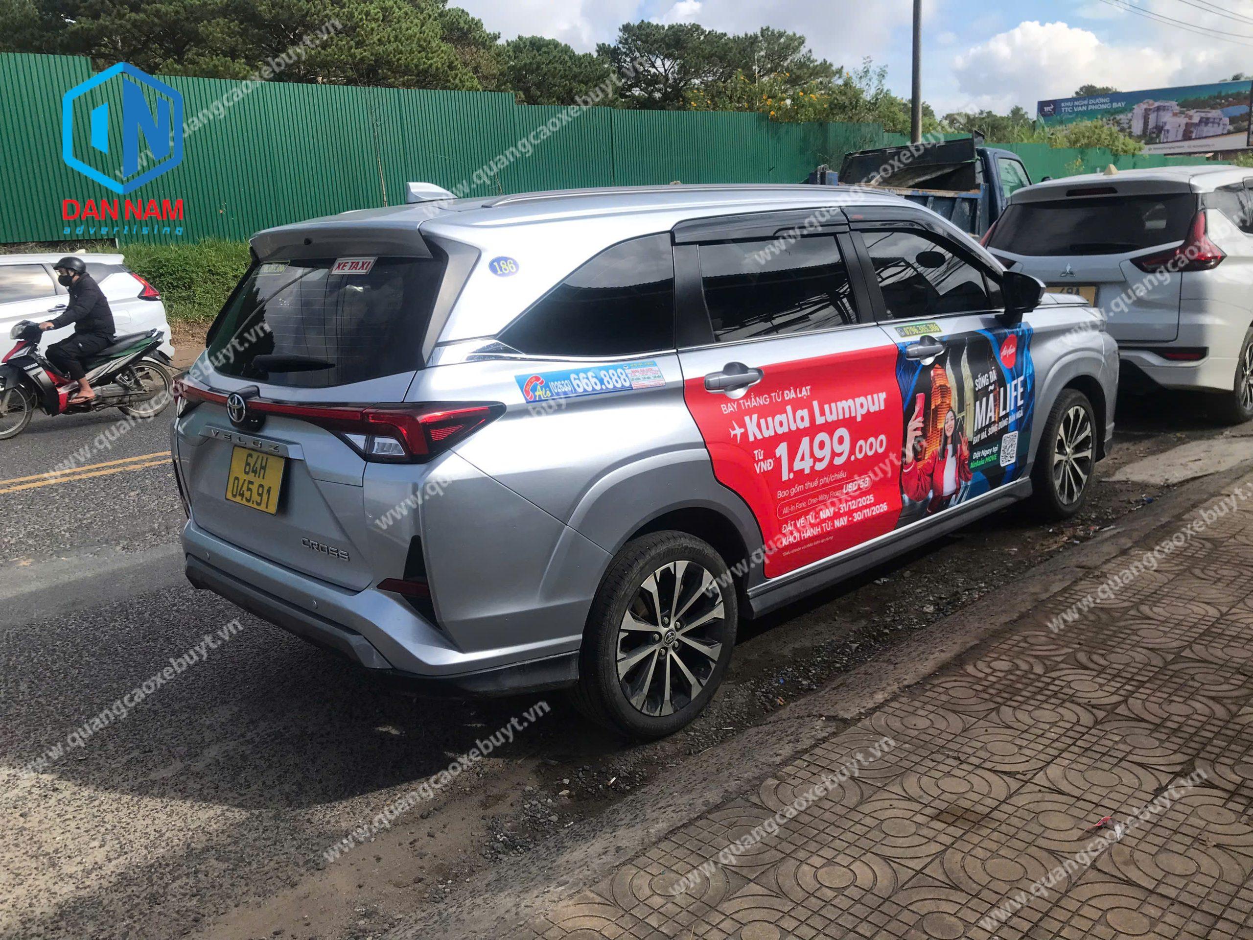 Quảng cáo trên xe Grab