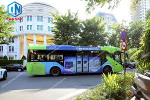 Quảng cáo trên xe bus điện Vinbus