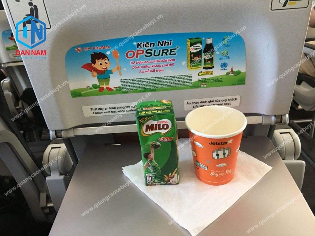 Quảng cáo trên cốc giấy máy bay vietjet air