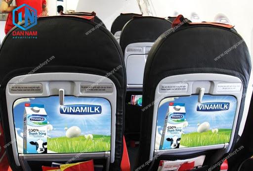 Quảng cáo sau ghế ngồi trên máy bay